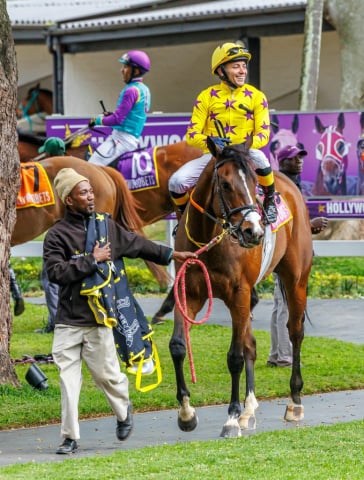 20251027 – LOU LOU THE LEGEND wins Greyville – 742 (29)