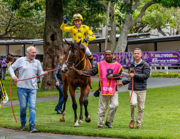 20251027 – LOU LOU THE LEGEND wins Greyville – 742 (33)