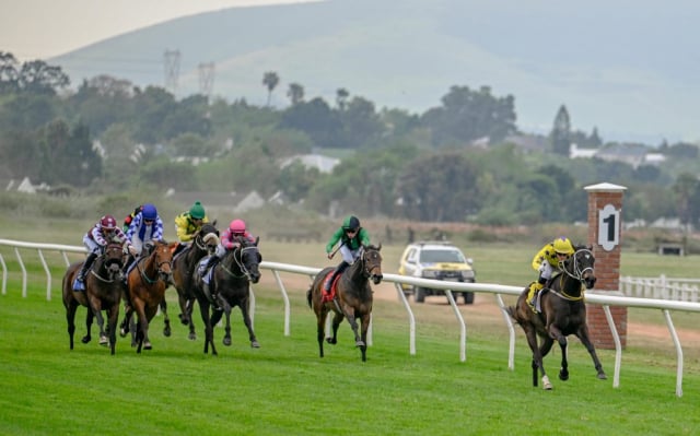 20260923 – BOOZY SUSIE wins Durbanville – 898 (1)