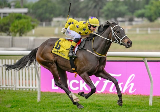 20260923 – BOOZY SUSIE wins Durbanville – 898 (6)
