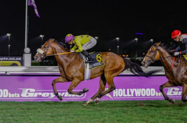 20260925 – TOBACCONIST wins Greyville – 902 (2)