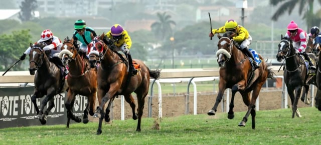20261011 – UZWANO wins Michelmas Handicap Greyville – 910 (1)