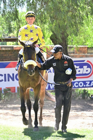 20261022 – BLUNDERBORE wins Turffontein – 915 (15)